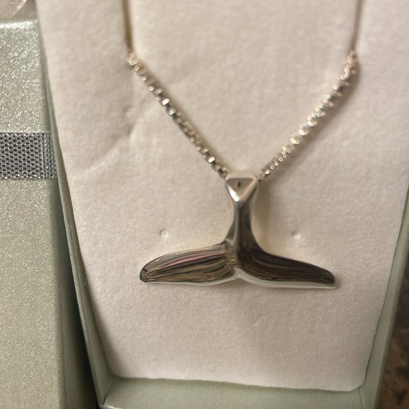 Sterling Silver Elegant Silver Whale Tail Pendant. Retail 188.00 NWT - Picture 2 of 7